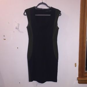 Sheath olive and black scoop neck